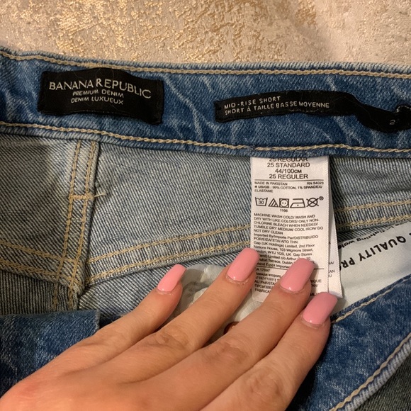 Banana Republic mid rise short - Picture 2 of 4